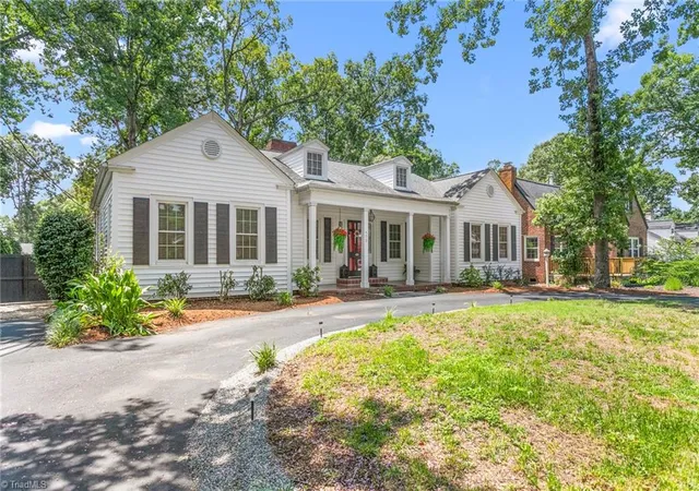 Photo 3 of Single family home for sale at 403 Spring St, Thomasville, NC 27360 | MLS# 1230119 | Listing updated on 2026-09-20