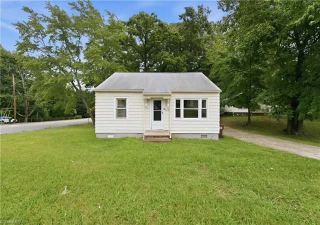 Photo 2 of Sale Pending at 1616 Guyer St, High Point, NC 27265 | MLS# 1228691 | Listing updated on 2026-08-14