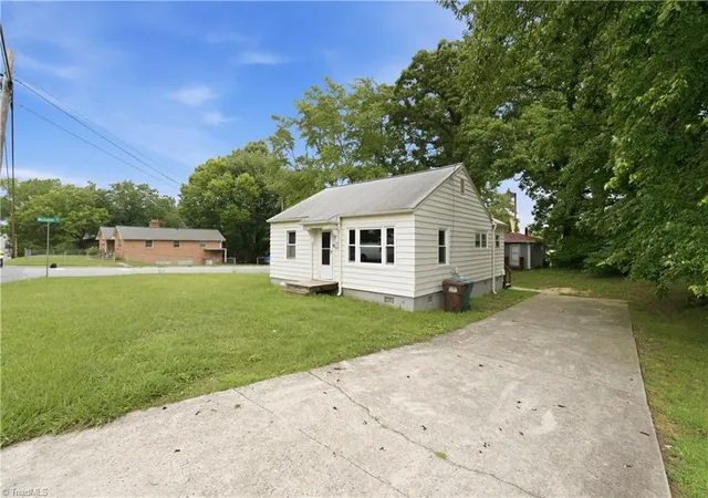 Photo 3 of Sale Pending at 1616 Guyer St, High Point, NC 27265 | MLS# 1228691 | Listing updated on 2026-08-14