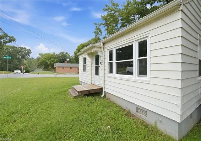 Photo 3 of Sale Pending at 1616 Guyer St, High Point, NC 27265 | MLS# 1228691 | Listing updated on 2026-08-14