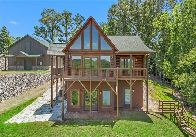 Photo 1 of Single family home for sale at 318 Heron Point Dr, Wilkesboro, NC 28697 | MLS# 1219320 | Listing updated on 2026-08-28