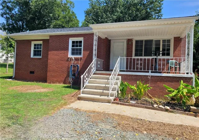 Photo 1 of Single family home for sale at 416 Cross St, Burlington, NC 27217 | MLS# 1233204 | Listing updated on 2026-08-29