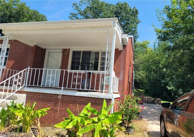 Photo 2 of Single family home for sale at 416 Cross St, Burlington, NC 27217 | MLS# 1233204 | Listing updated on 2026-08-29