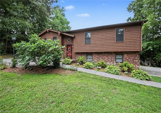 Homes for sale in Winston Salem, NC | 535 Laura Dr, Winston Salem, NC 27107 | MLS# 1226017