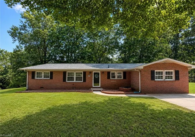 Photo 1 of Single family home for sale at 364 Sherwood Forest Dr, North Wilkesboro, NC 28659 | MLS# 1228170 | Listing updated on 2026-08-27