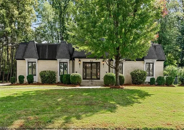 2nd image of 904 Pebble Dr, Greensboro, NC 27410 | MLS# 1214520