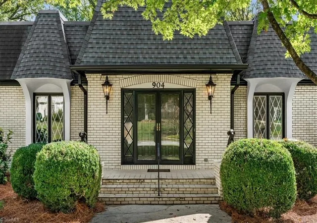 3rd image of 904 Pebble Dr, Greensboro, NC 27410 | MLS# 1214520