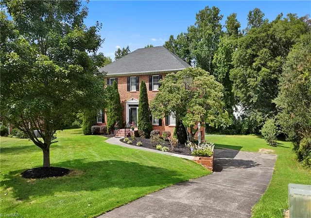 Photo 3 of Single family home for sale at 6917 August Dr, Clemmons, NC 27012 | MLS# 1233798 | Listing updated on 2026-09-12