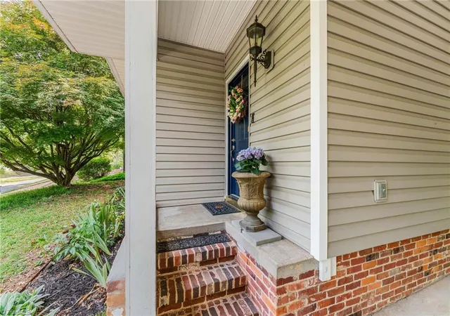 Homes for sale in Winston Salem, NC | 2519 Lullington Dr, Winston Salem, NC 27103 | MLS# 1222679