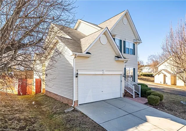 Photo 2 of Single family home for sale at 3809 Pkwy Vista Rd, Greensboro, NC 27409 | MLS# 1210136 | Listing updated on 2026-08-31