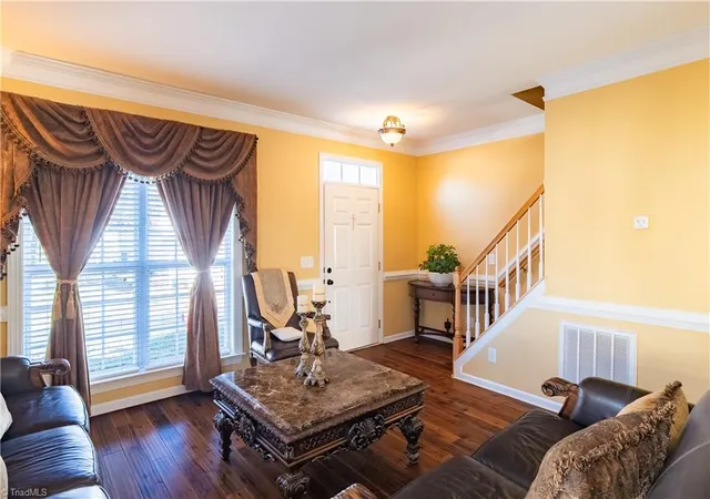 Photo 4 of Single family home for sale at 3809 Pkwy Vista Rd, Greensboro, NC 27409 | MLS# 1210136 | Listing updated on 2026-08-31