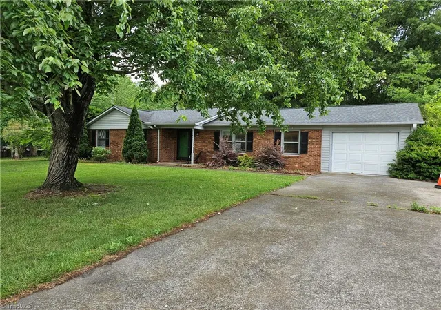 Homes for sale in King, NC | 214 Mountainbrook Dr, King, NC 27021 | MLS# 1222239
