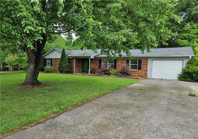 Homes for sale in King, NC | 214 Mountainbrook Dr, King, NC 27021 | MLS# 1222239