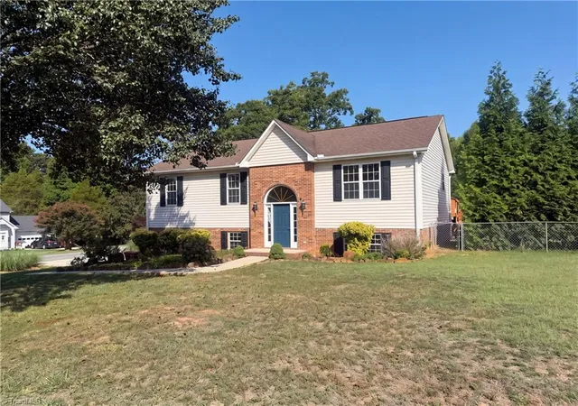 Homes for sale in Winston Salem, NC | 109 Briarcreek Dr, Winston Salem, NC 27107 | MLS# 1226767