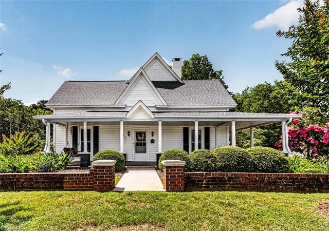 Homes for sale in Biscoe, NC | 206 Church St, Biscoe, NC 27209 | MLS# 1226937
