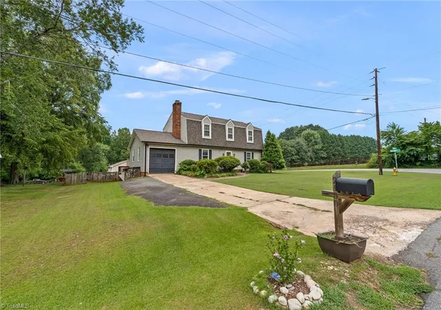 Photo 3 of Sale Pending at 2150 Storm Cyn Rd, Winston Salem, NC 27106 | MLS# 1227699 | Listing updated on 2026-09-27