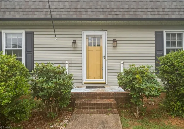 Photo 3 of Sale Pending at 2150 Storm Cyn Rd, Winston Salem, NC 27106 | MLS# 1227699 | Listing updated on 2026-09-27