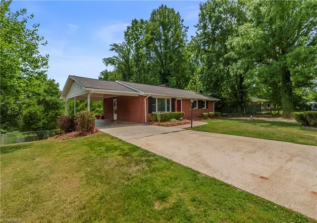 2nd image of 143 Gwynwood Dr, Mount Airy, NC 27030 | MLS# 1221787