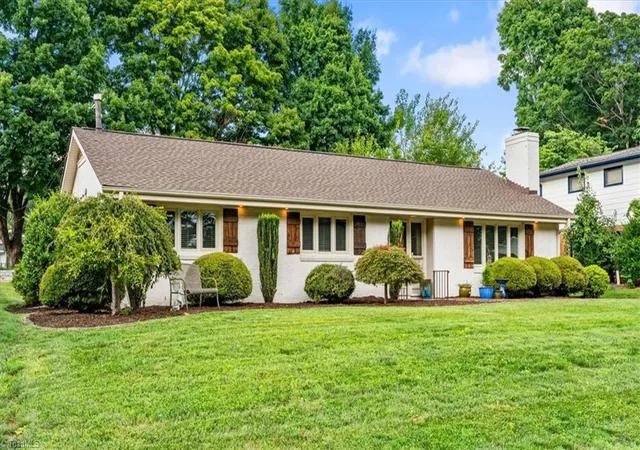 Photo 3 of Single family home for sale at 2918 New Hanover Dr, Greensboro, NC 27408 | MLS# 1230690 | Listing updated on 2026-09-15