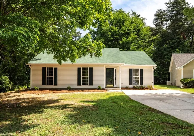 3rd image of 16 Spring Chapel Ct, Greensboro, NC 27455 | MLS# 1225591