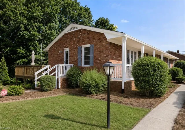 3rd image of 1379 Lynndale Dr, Winston Salem, NC 27106 | MLS# 1231659