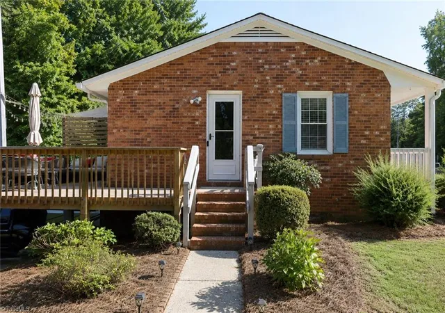4th image of 1379 Lynndale Dr, Winston Salem, NC 27106 | MLS# 1231659