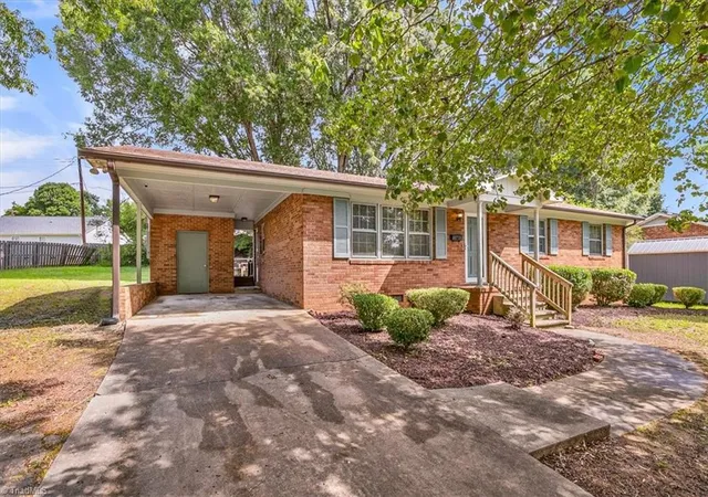 2nd image of 508 Wentworth Dr, Graham, NC 27253 | MLS# 1228772