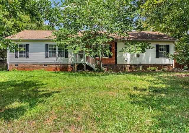 Photo 2 of Sale Pending at 515 Wafford Rd, Lexington, NC 27292 | MLS# 1228648 | Listing updated on 2026-08-25