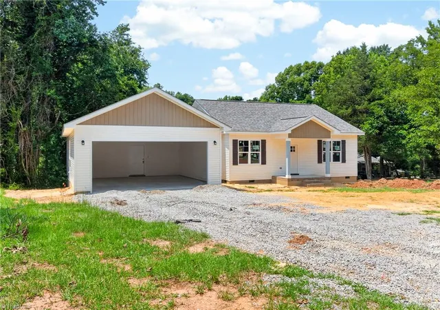 Photo 2 of Single family home for sale at 391 Needmore Rd, Carthage, NC 28327 | MLS# 1229486 | Listing updated on 2026-08-03