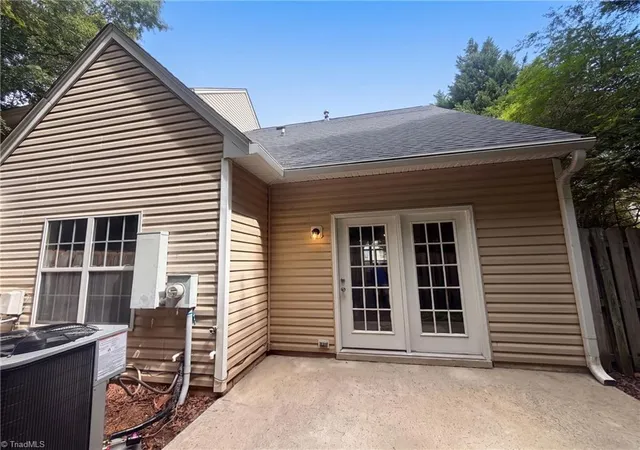 5th image of 30 Pickwick Pl, Greensboro, NC 27407 | MLS# 1230471