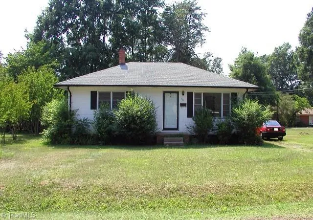 1st image of 204 West St, Mebane, NC 27302 | MLS# 1233119