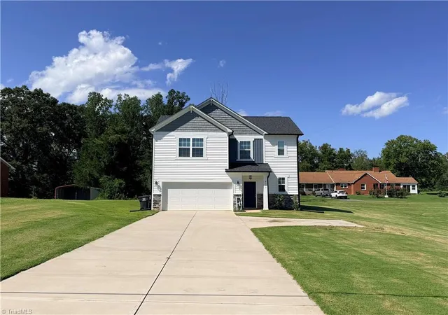 Photo 2 of Single family home for sale at 8117 Reynolda Rd, Pfafftown, NC 27040 | MLS# 1233153 | Listing updated on 2026-09-13