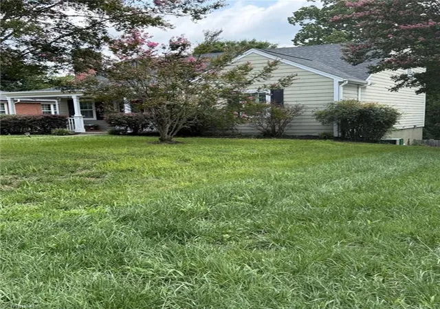 Photo 3 of Sale Pending at 1111 Irving St, Winston Salem, NC 27103 | MLS# 1234090 | Listing updated on 2026-10-04