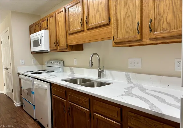 3rd image of 702 Glendale Dr, Greensboro, NC 27406 | MLS# 1230610