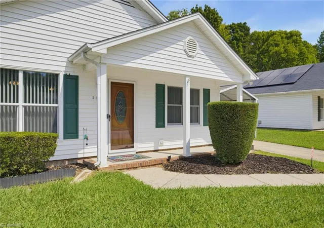 Photo 3 of Single family home for sale at 518 Mystic Dr, Greensboro, NC 27406 | MLS# 1233013 | Listing updated on 2026-10-09