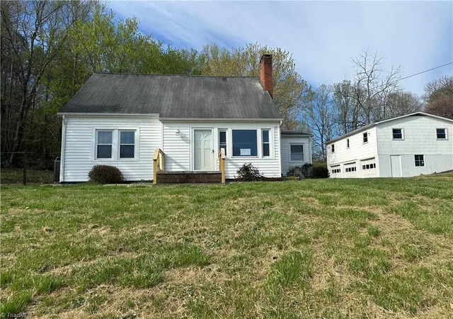 Homes for sale in North Wilkesboro, NC | 3716 Statesville Rd, North Wilkesboro, NC 28659 | MLS# 1224752