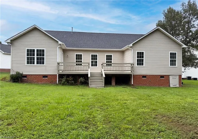 Photo 4 of Sale Pending at 4100 Birchgarden Dr, High Point, NC 27265 | MLS# 1228020 | Listing updated on 2026-08-28