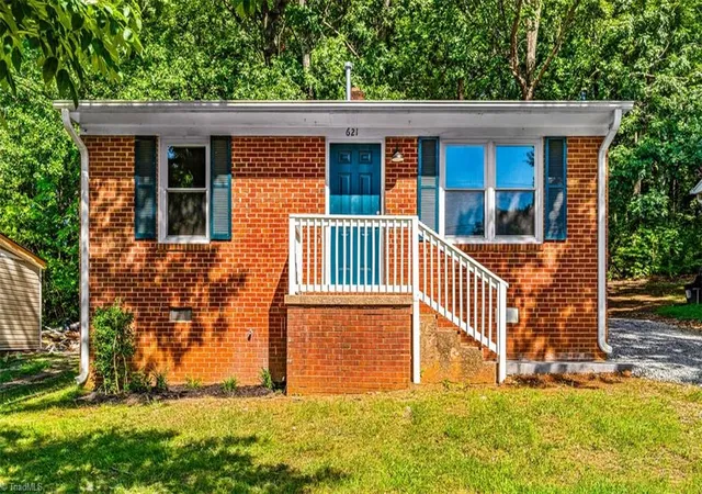 Photo 1 of Single family home for sale at 621 Spring Garden Cir, High Point, NC 27260 | MLS# 1233554 | Listing updated on 2026-09-11