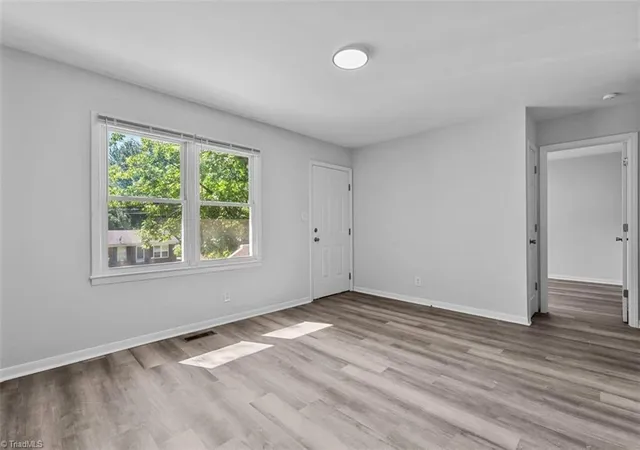 Photo 4 of Single family home for sale at 621 Spring Garden Cir, High Point, NC 27260 | MLS# 1233554 | Listing updated on 2026-09-11