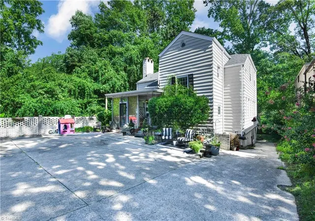 Listing Photo 4 - Condo for sale in building located at 1806 Walker Ave, Greensboro, NC 27403