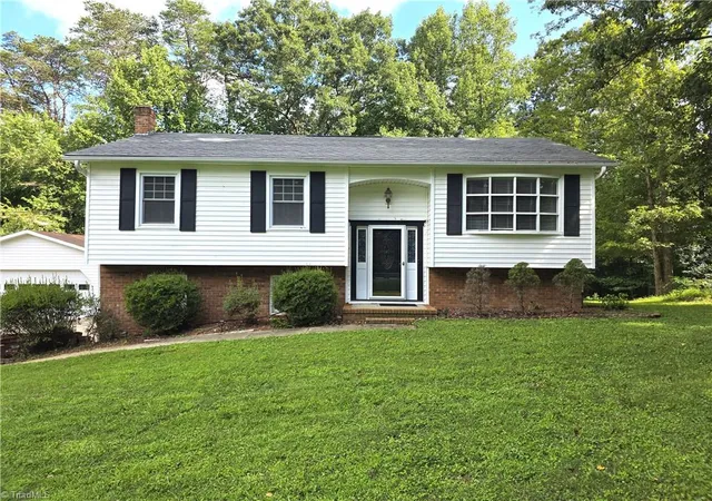 2nd image of 414 Oak Ridge Dr, Mount Airy, NC 27030 | MLS# 1230462