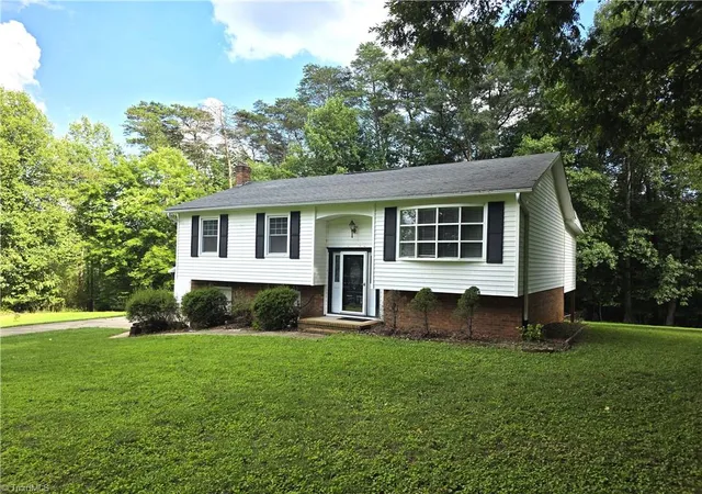 3rd image of 414 Oak Ridge Dr, Mount Airy, NC 27030 | MLS# 1230462