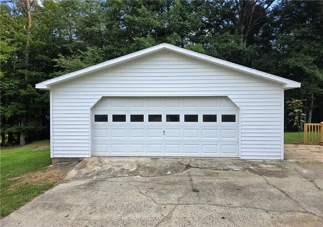 5th image of 414 Oak Ridge Dr, Mount Airy, NC 27030 | MLS# 1230462