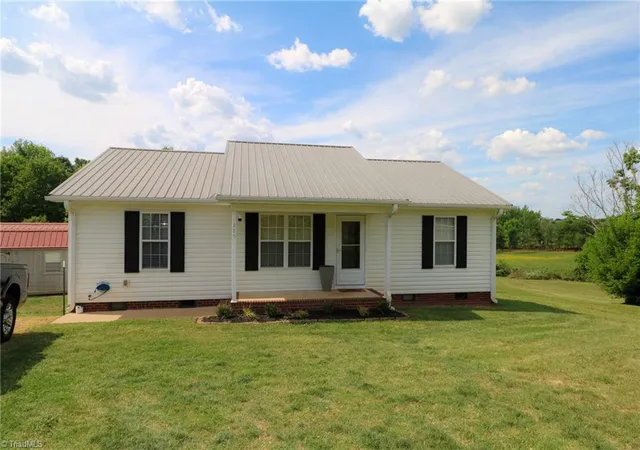 Photo 1 of Single family home for sale at 285 Raven Cir, Lexington, NC 27292 | MLS# 1216211 | Listing updated on 2026-08-18