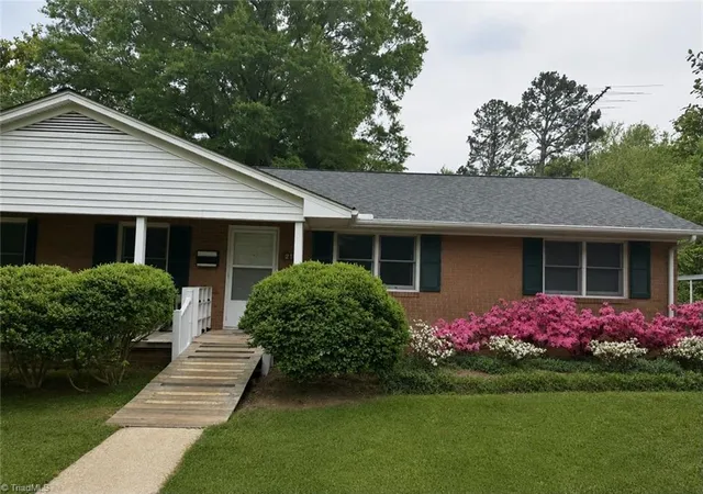 Photo 3 of Single family home for sale at 215 Bidney Dr, Burlington, NC 27215 | MLS# 1230544 | Listing updated on 2026-09-11