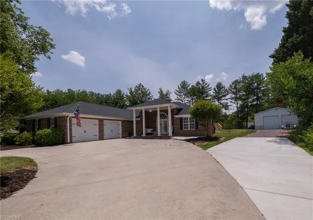 Photo 2 of Sale Pending at 7060 Orchard Path Dr, Clemmons, NC 27012 | MLS# 1224590 | Listing updated on 2026-09-01
