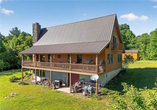 4th image of 354 Two Rivers Dr, Independence, VA 24348 | MLS# 1230144