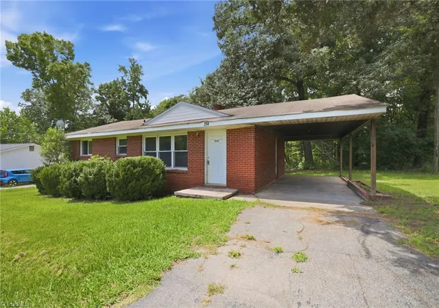 3rd image of 214 Sunnybrook St, High Point, NC 27260 | MLS# 1230810