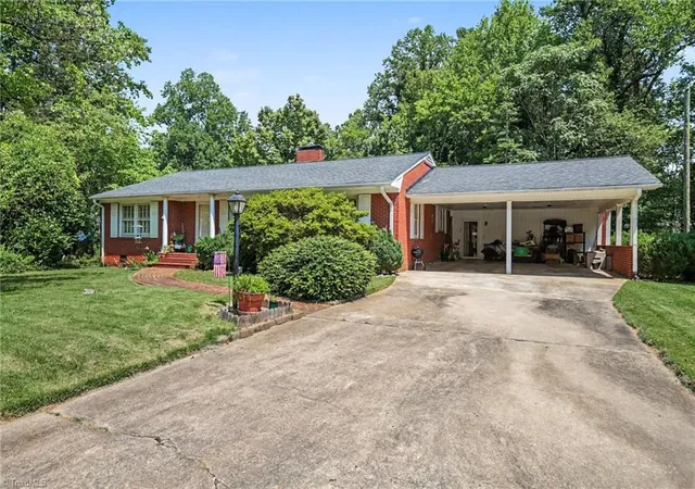 Photo 2 of Single family home for sale at 305 Hilltop Dr, Lexington, NC 27292 | MLS# 1228519 | Listing updated on 2026-09-02
