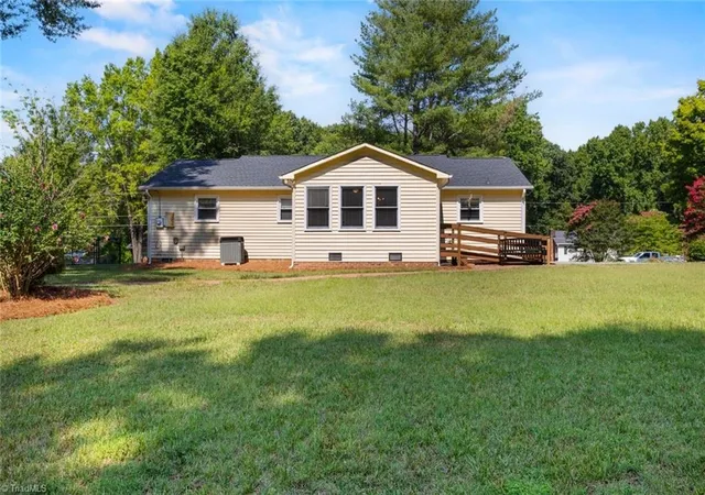 Homes for sale in Clemmons, NC | 5341 Leesa Dr, Clemmons, NC 27012 | MLS# 1227127